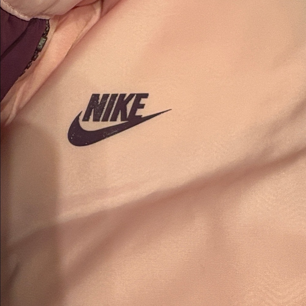 NIKE REVERSIBLE PUFFER VEST- small - Picture 5 of 8